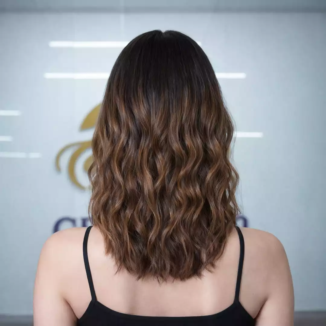 Beautiful 24-Inch Chocolate Brown Wavy Clip-In Extensions for Confident, Natural Volume