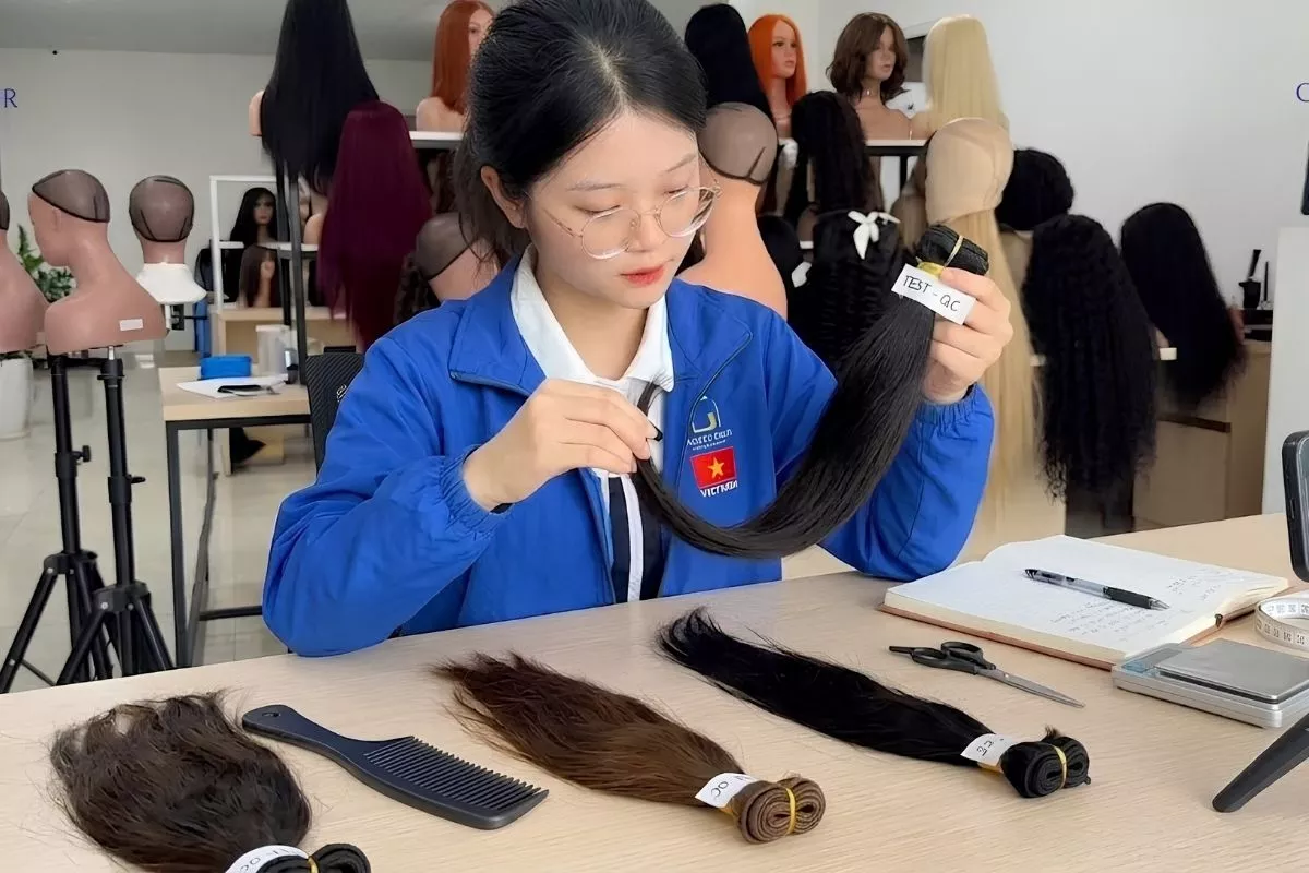 How to Test Hair Samples Before a Bulk Order 3 Check shedding and attachment strength